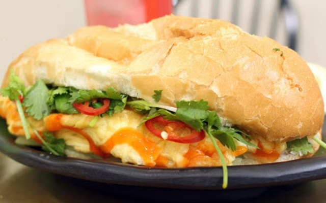 Bánh Mỳ Truyền Thống Cầu Thang 3 - Tô Hiệu Ở Quận Cầu Giấy, Hà Nội |  Foody.Vn